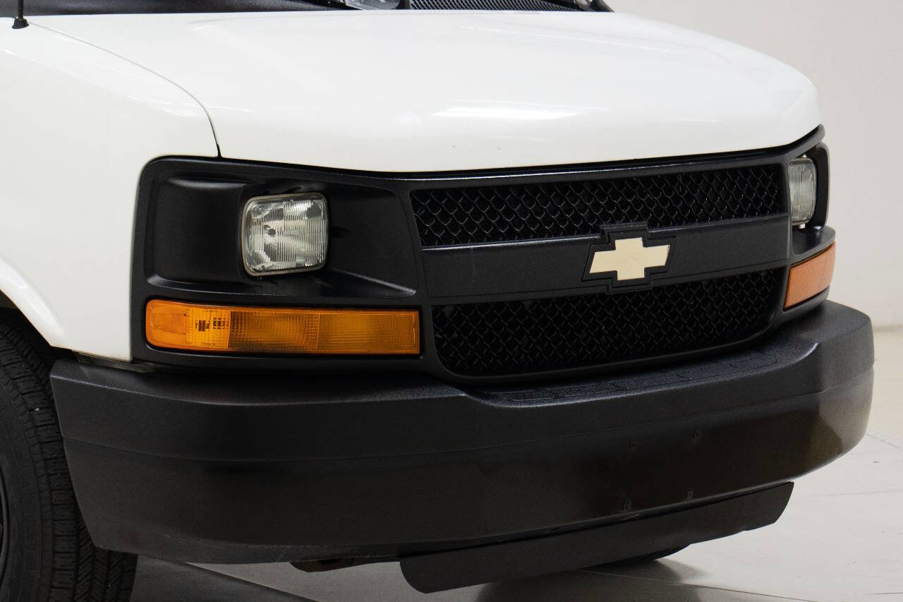 Used 2017 Chevrolet Express 2500 Extended image 9