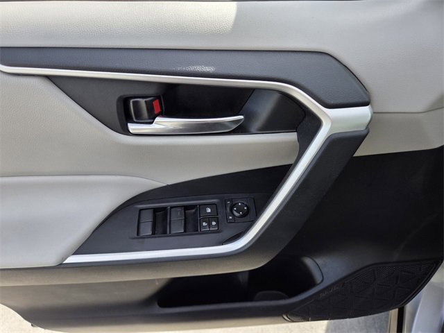 Used 2021 Toyota RAV4 XLE w/ Convenience Package image 17