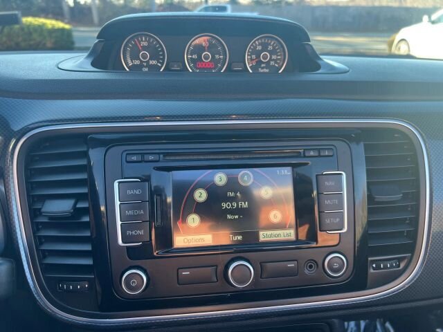Used 2013 Volkswagen Beetle 2.0T FWD image 21