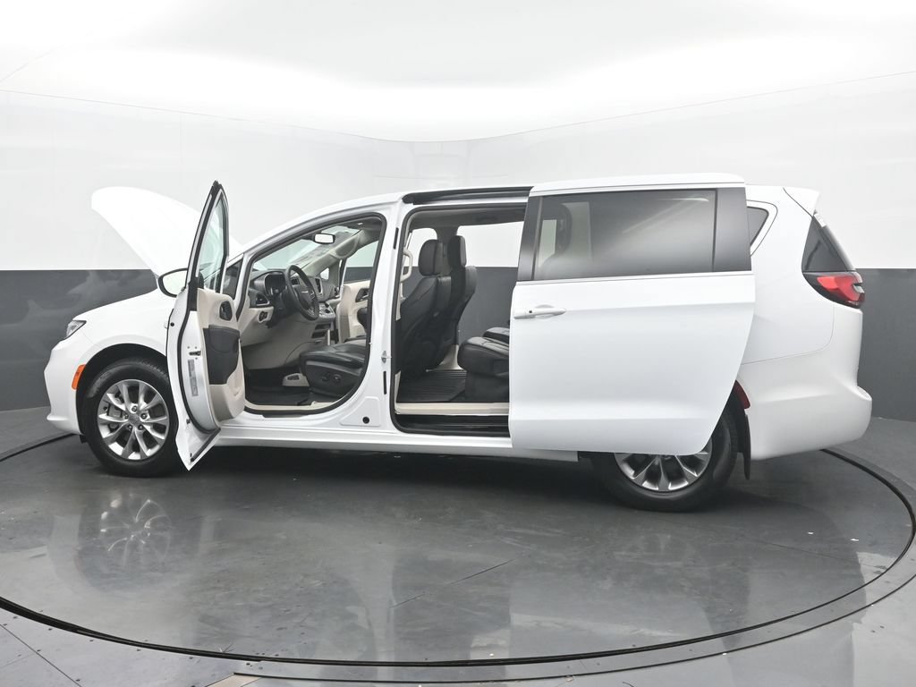 Used 2023 Chrysler Pacifica Touring-L AWD/4WD image 67