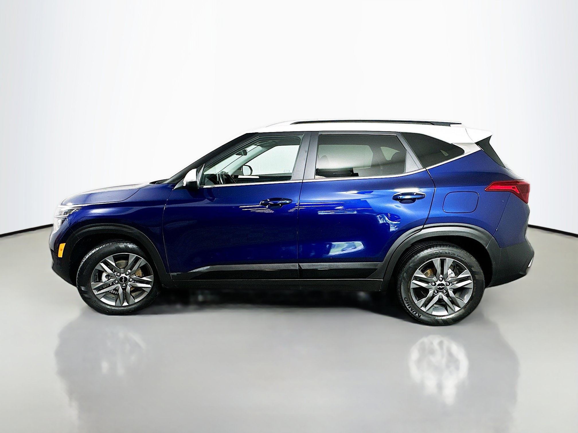 Certified 2023 Kia Seltos S w/ Navigation Package FWD image 4