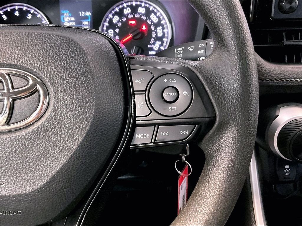 Certified 2021 Toyota RAV4 LE AWD/4WD image 23