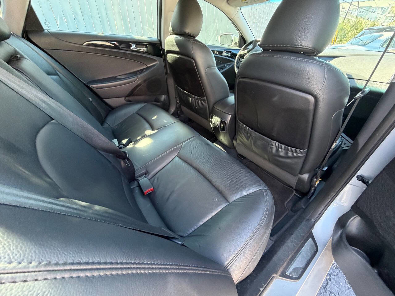 Used 2012 Hyundai Sonata Limited w/ Navigation Pkg image 12