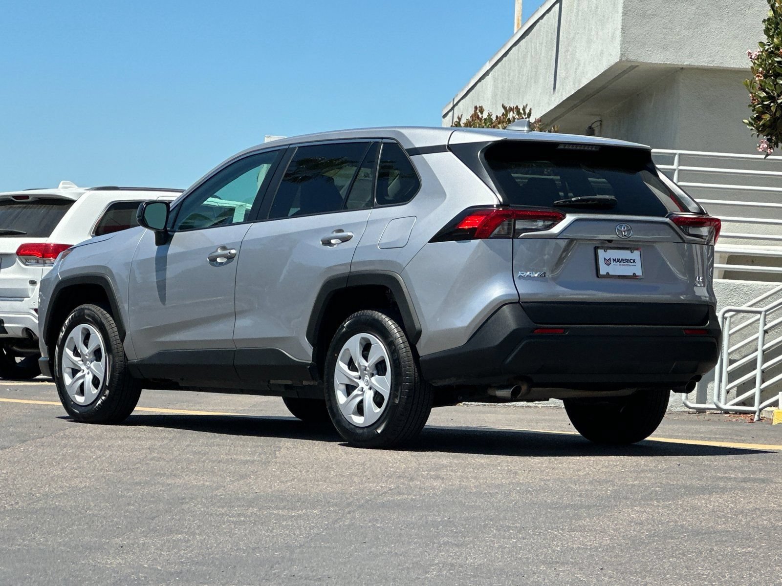 Used 2024 Toyota RAV4 LE AWD/4WD image 3