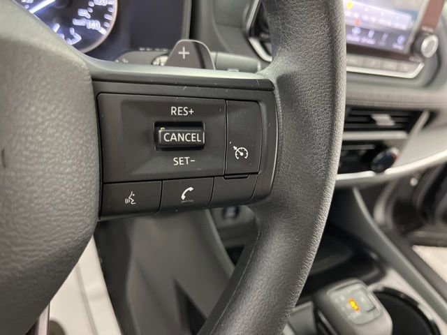 Used 2025 Nissan Rogue S image 22