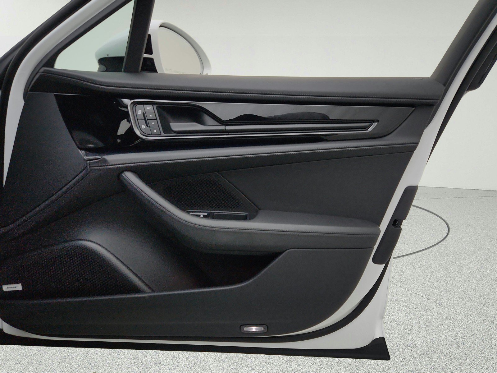 Used 2025 Porsche Panamera image 25