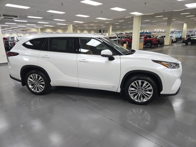 New 2026 Toyota Highlander Platinum image 6