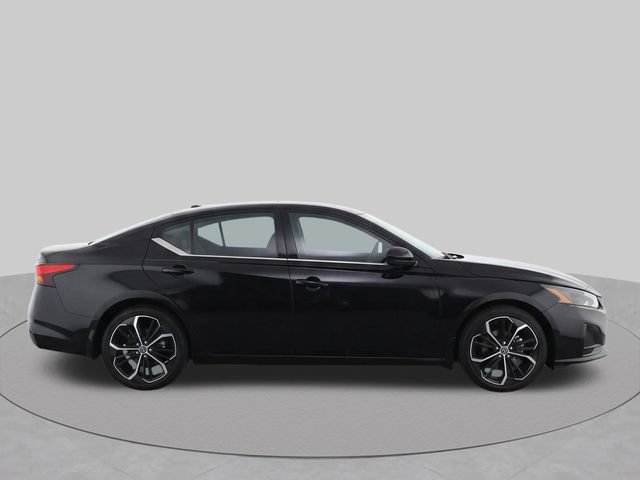 Used 2023 Nissan Altima 2.5 SR FWD image 8
