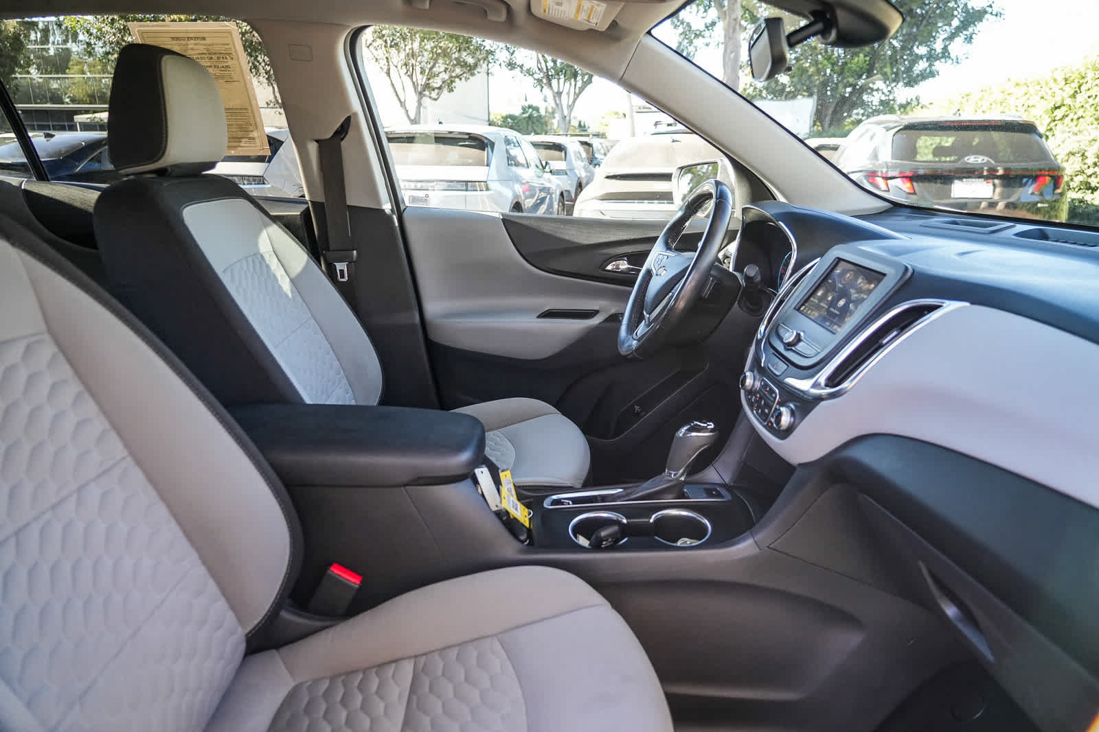 Used 2020 Chevrolet Equinox LT FWD image 16