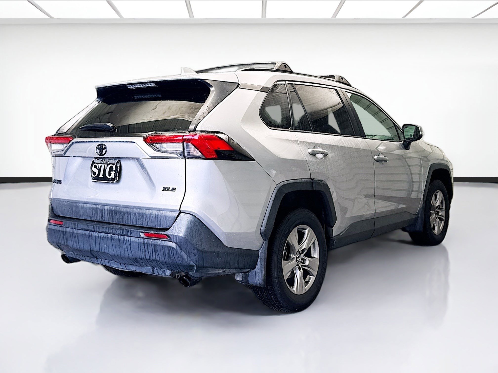 Used 2022 Toyota RAV4 XLE image 4