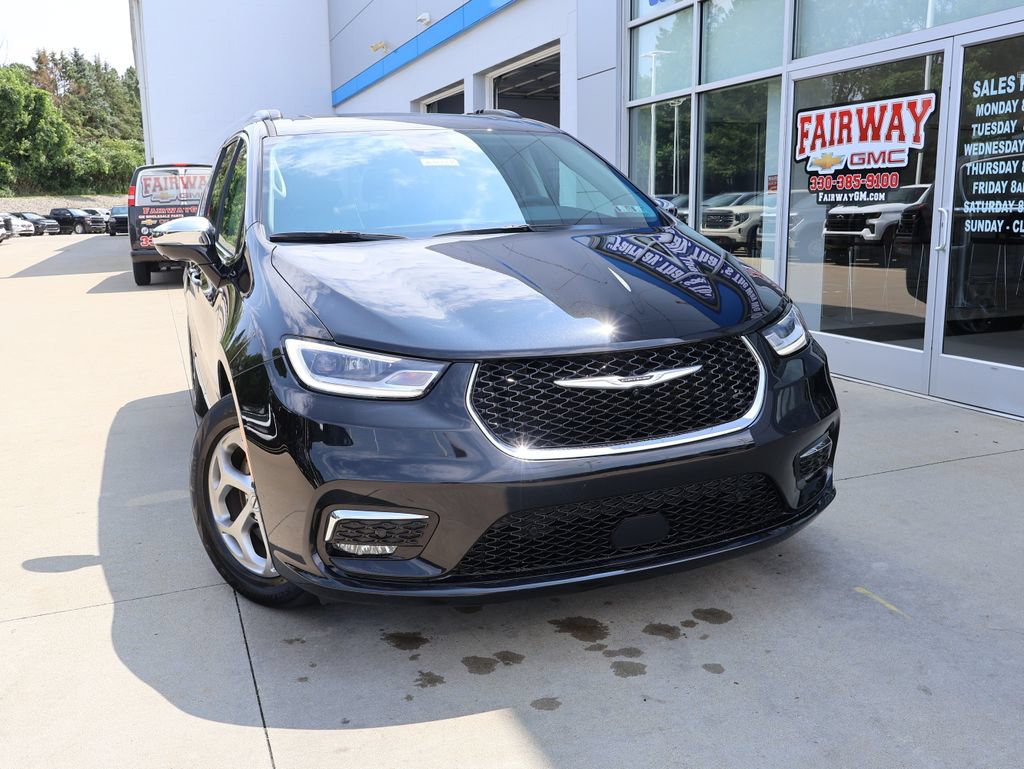 Used 2023 Chrysler Pacifica Limited w/ Uconnect Theater Family Group AWD/4WD image 38