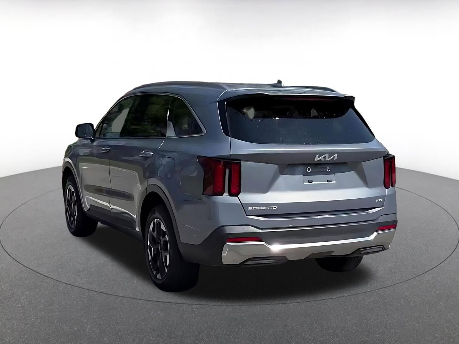 Used 2024 Kia Sorento S image 11