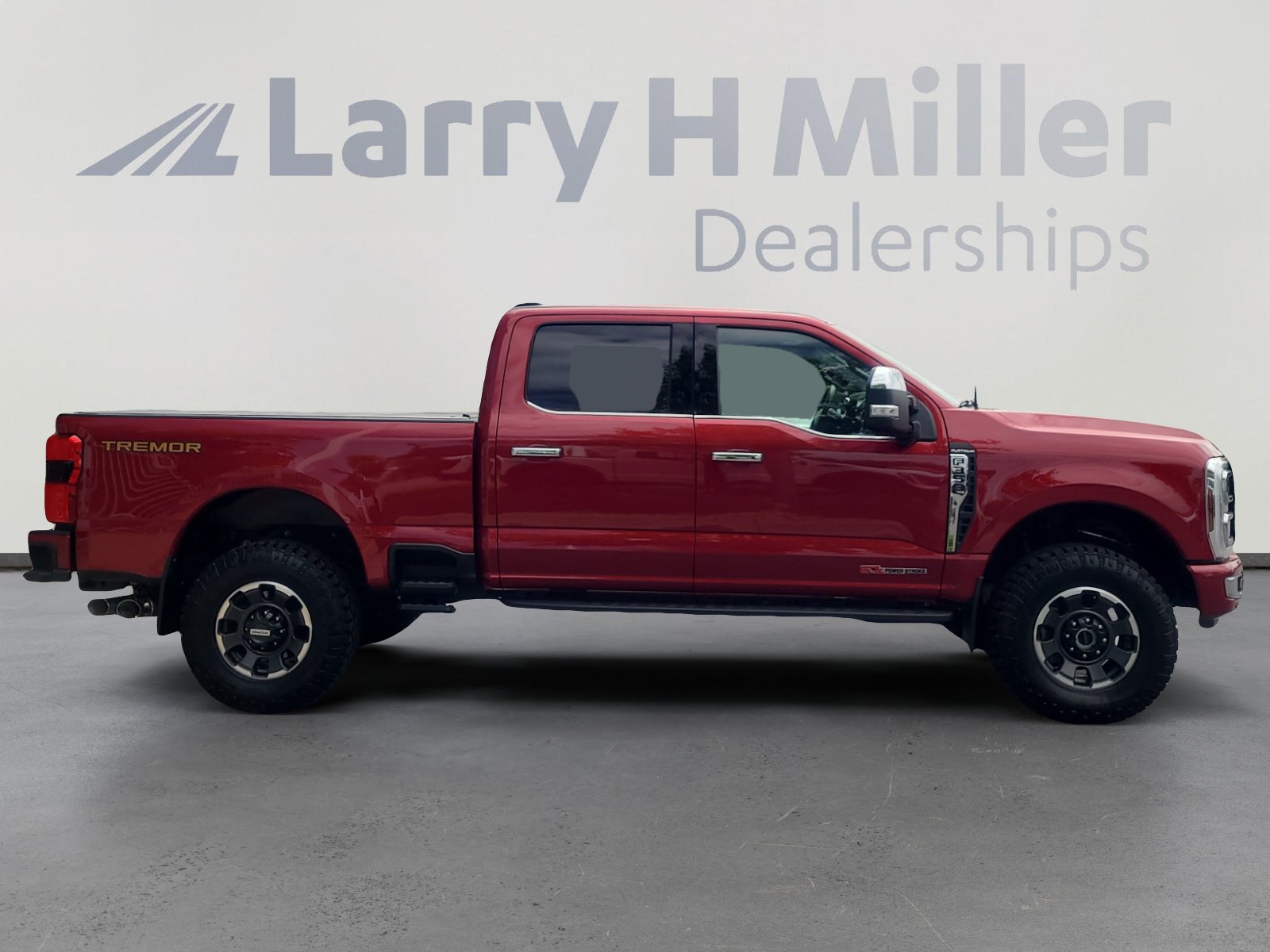 Certified 2024 Ford F350 Platinum w/ Tremor Off-Road Package AWD/4WD image 6