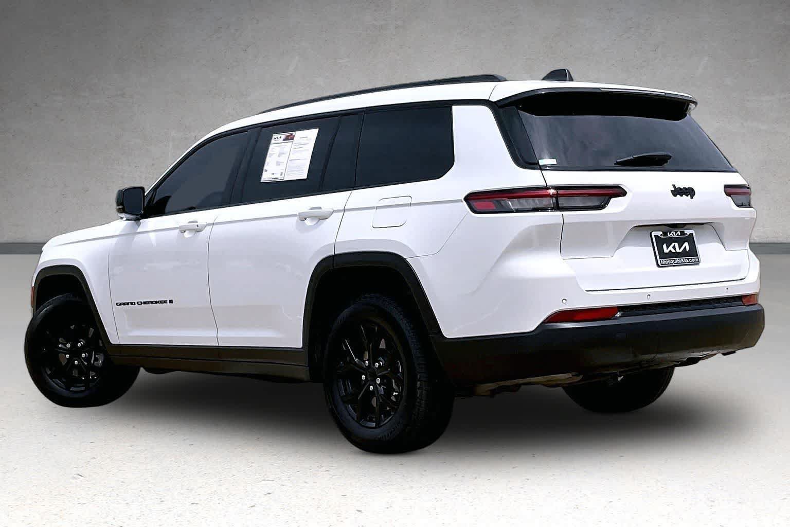 Used 2025 Jeep Grand Cherokee L Altitude RWD image 4