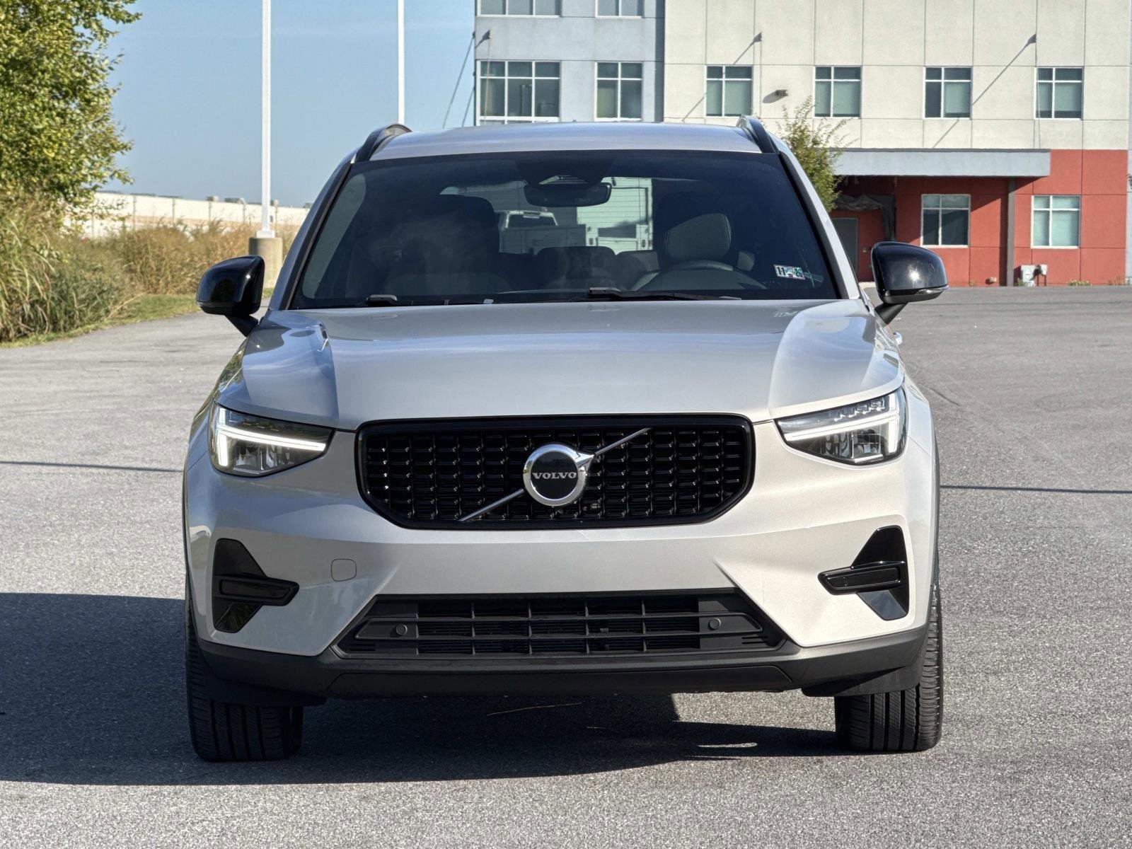 Used 2024 Volvo XC40 B5 Core image 29