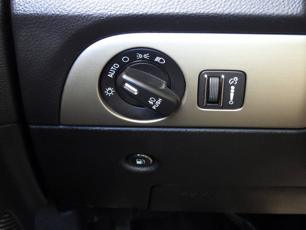 Used 2018 Dodge Durango SXT w/ 3rd Row Seating Group RWD image 83