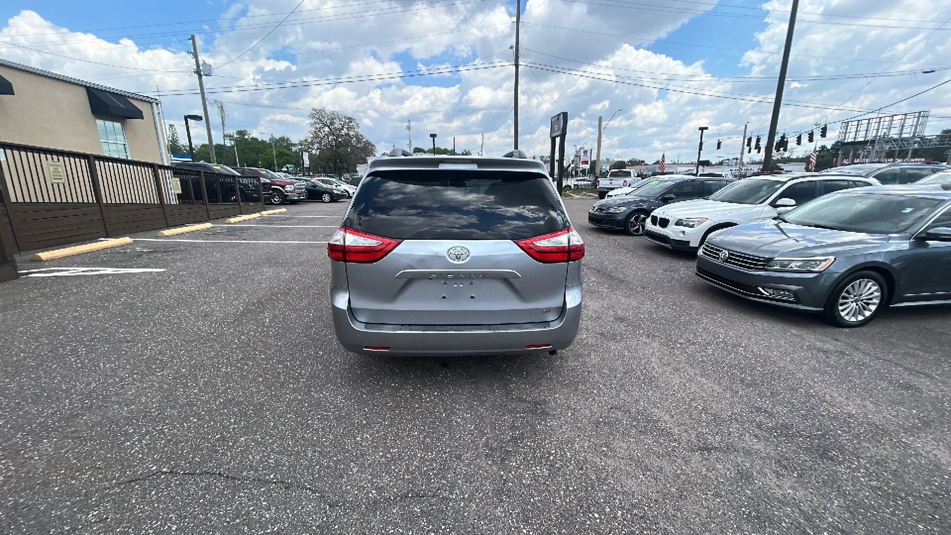 Used 2015 Toyota Sienna LE image 2