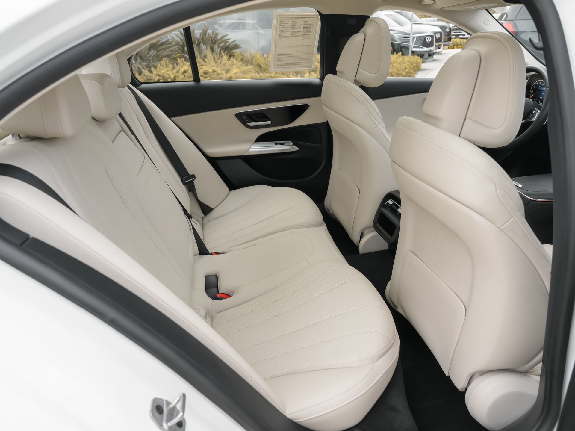 Used 2024 Mercedes-Benz E 350 4MATIC Sedan image 37