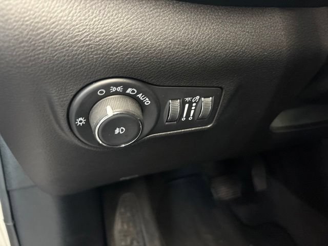 Used 2025 Jeep Compass Latitude AWD/4WD image 29
