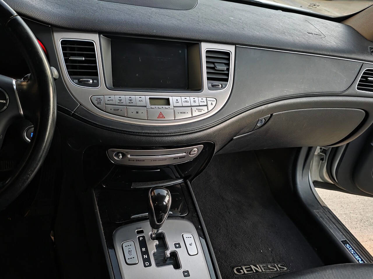 Used 2012 Hyundai Genesis 4.6 image 18