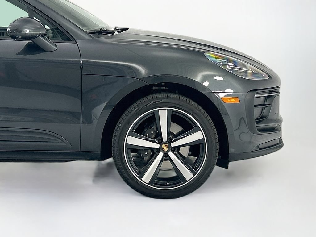 Certified 2025 Porsche Macan AWD/4WD image 11