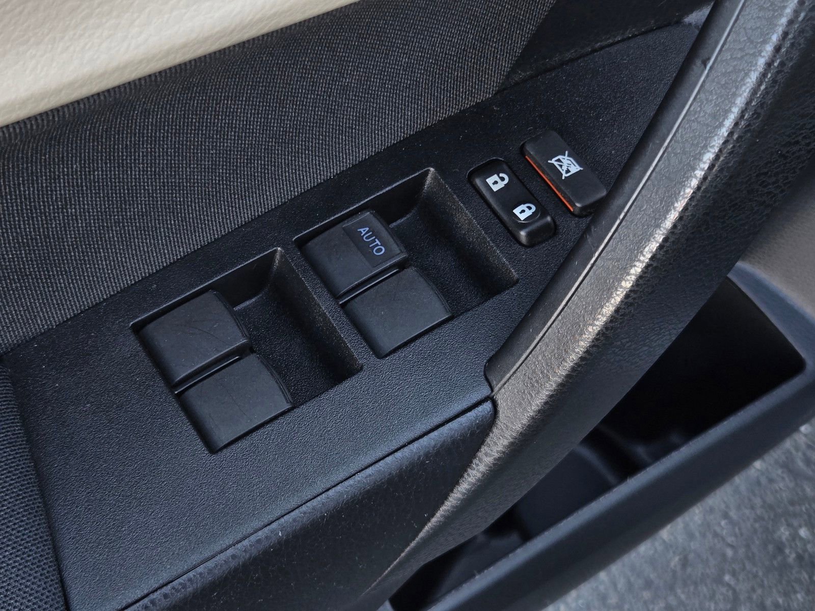 Used 2016 Toyota Corolla LE image 10