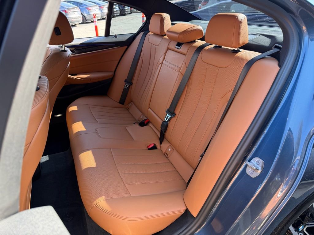 Used 2023 BMW 540i xDrive w/ M Sport Package image 32