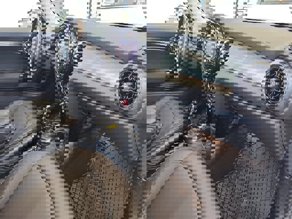 Certified 2024 MINI Cooper 2-Door Hardtop image 17