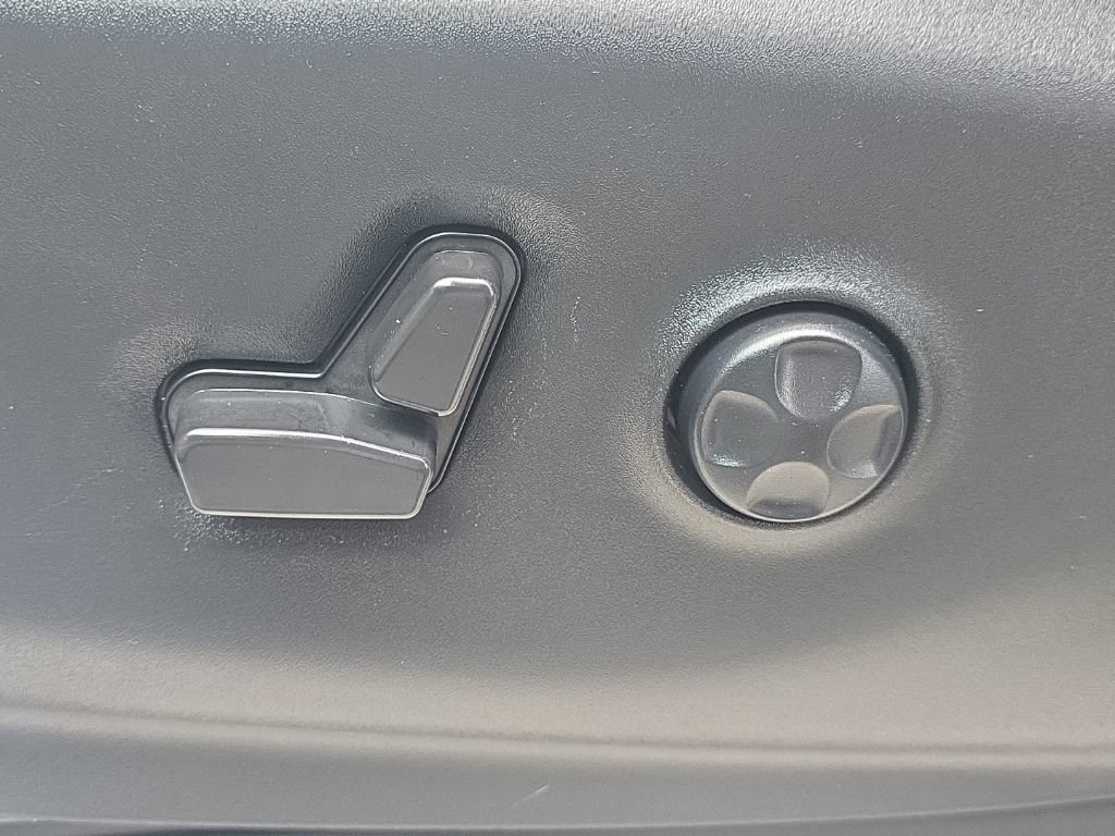 Used 2023 Chrysler Pacifica Touring-L FWD image 25