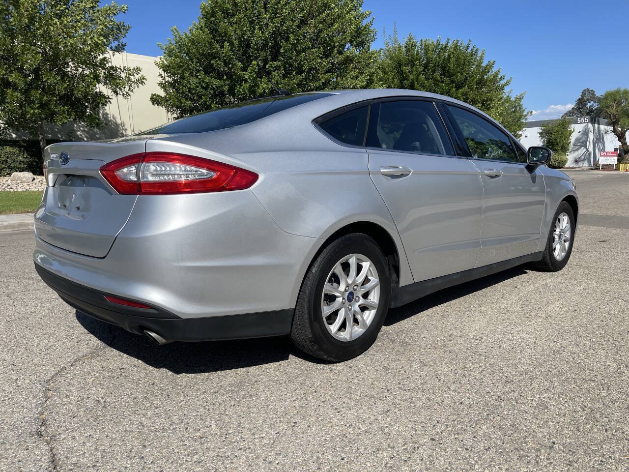 Used 2015 Ford Fusion S FWD image 8