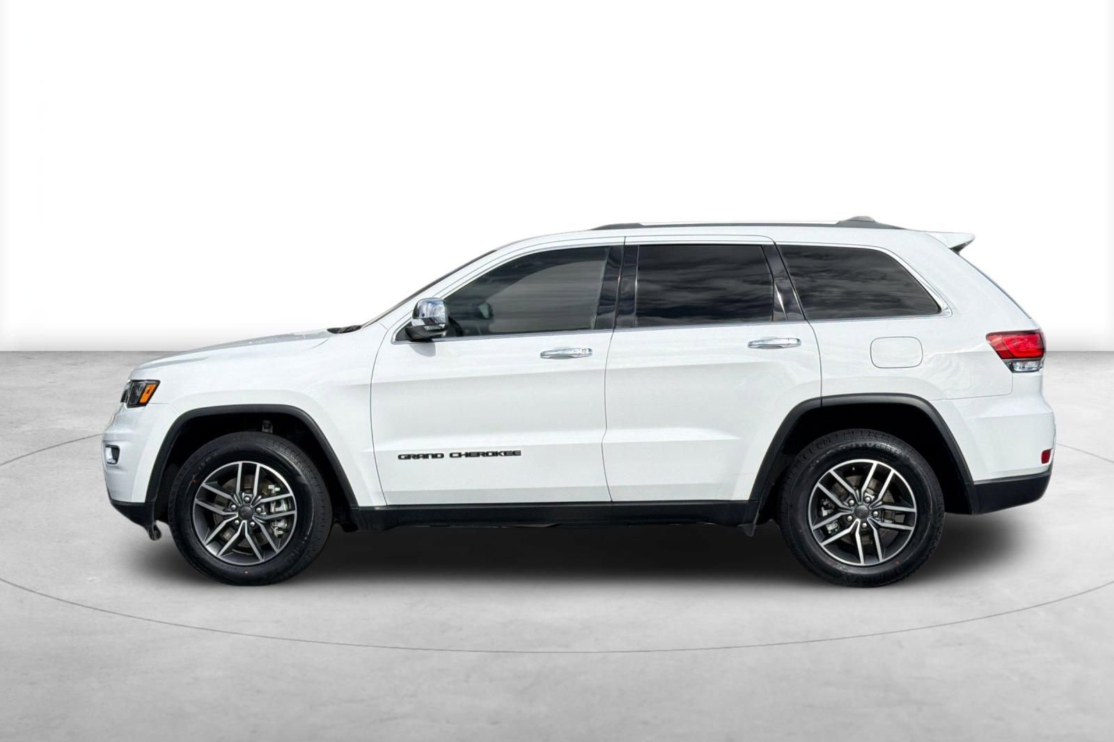 Used 2021 Jeep Grand Cherokee Limited w/ Luxury Group II image 3