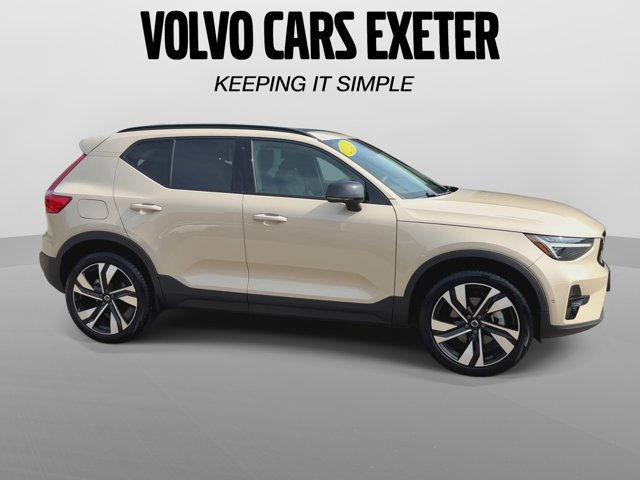 Certified 2025 Volvo XC40 B5 Ultra AWD/4WD image 2