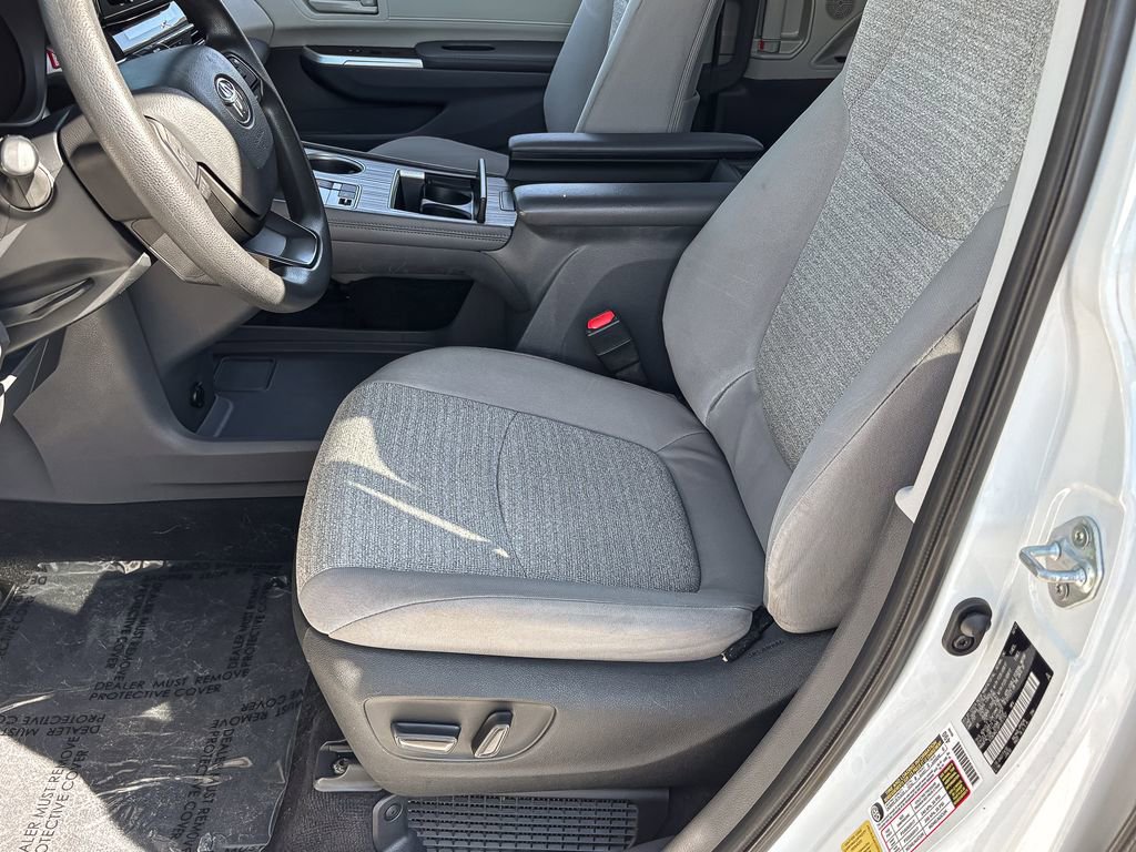 Used 2023 Toyota Sienna LE image 16
