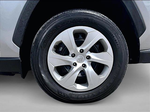 Used 2020 Toyota RAV4 LE FWD image 10