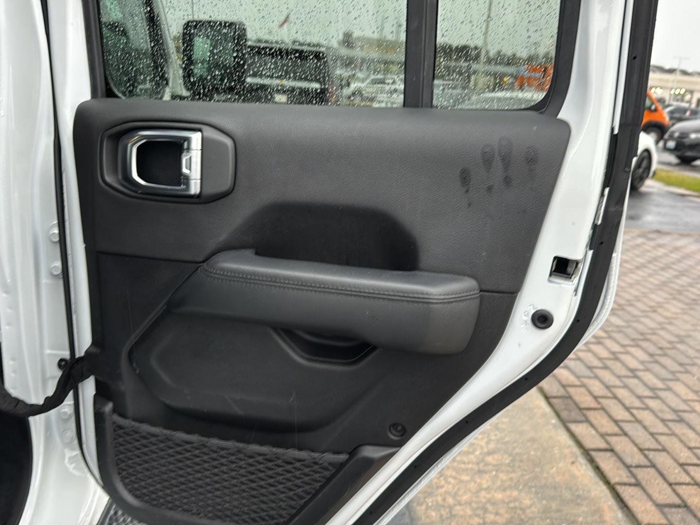 Used 2023 Jeep Wrangler Unlimited Sahara image 13