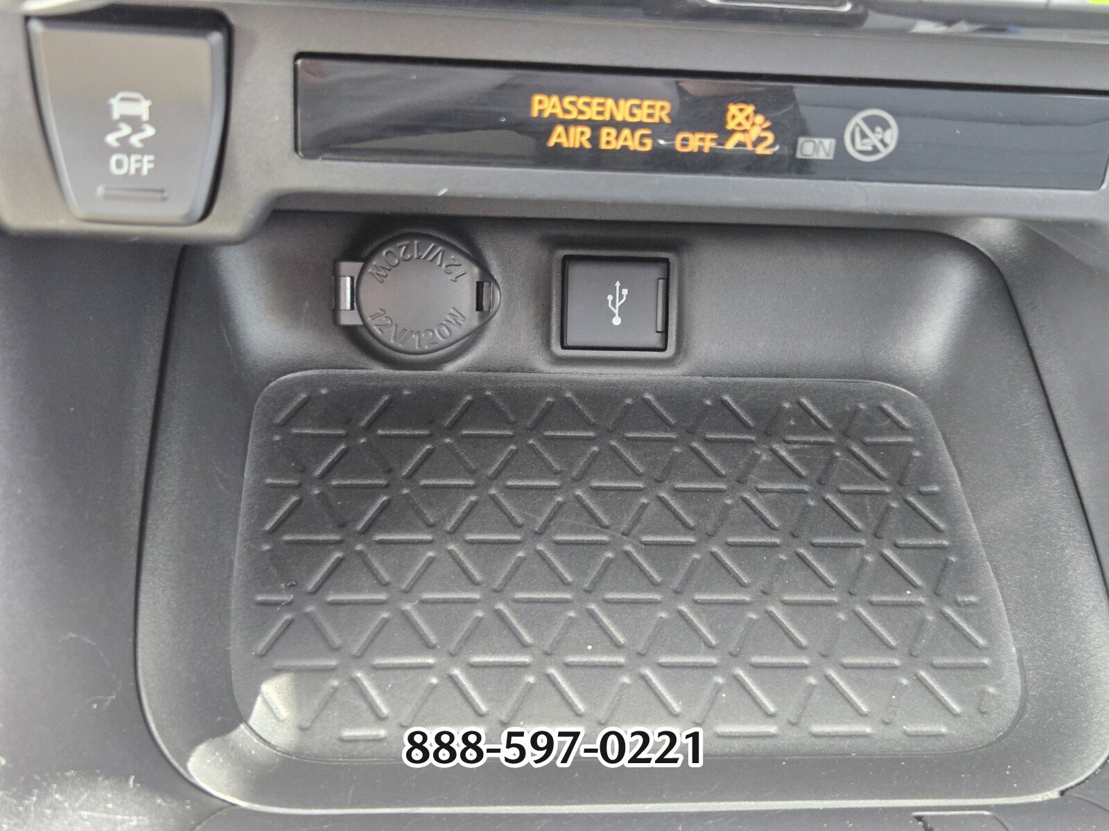 Used 2021 Toyota RAV4 XLE Premium image 24