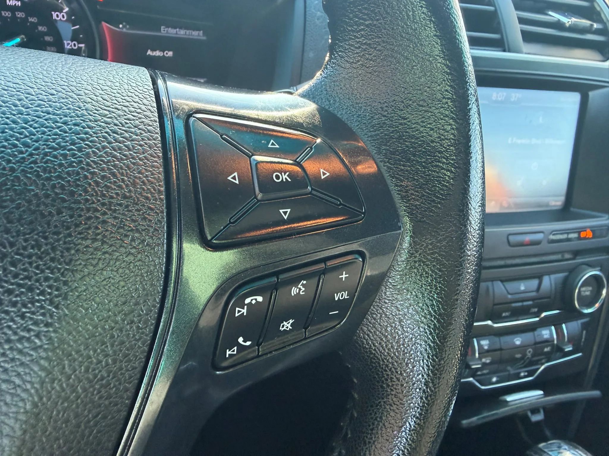 Used 2016 Ford Explorer XLT w/ Equipment Group 202A FWD image 27