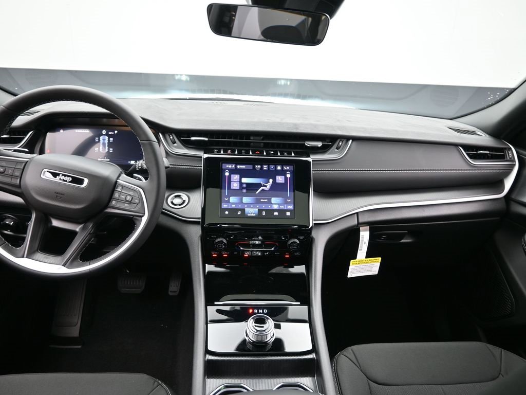 New 2025 Jeep Grand Cherokee Laredo X w/ Luxury Tech Group I image 15