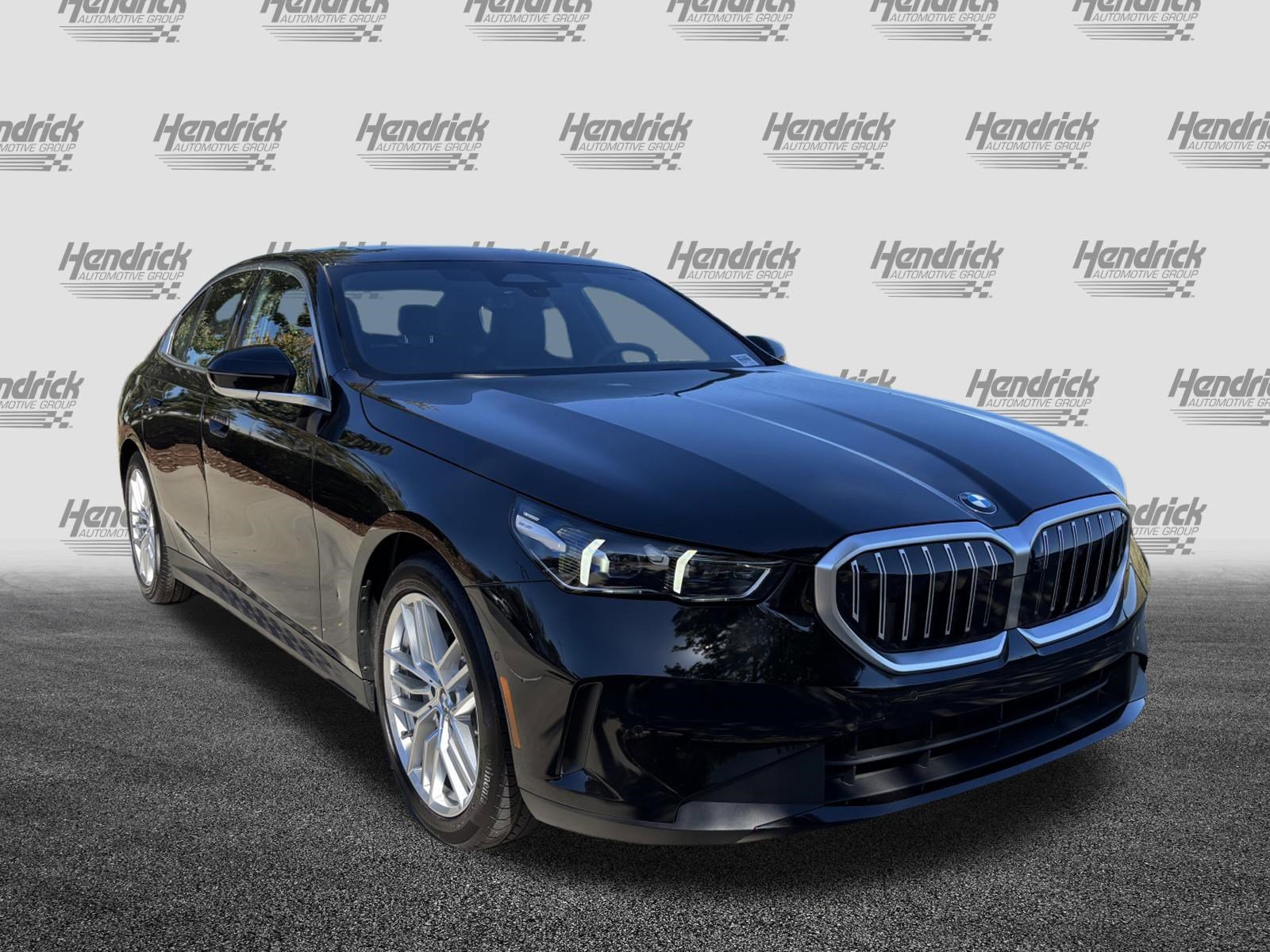 Used 2025 BMW 530i xDrive w/ Premium Package AWD/4WD image 2