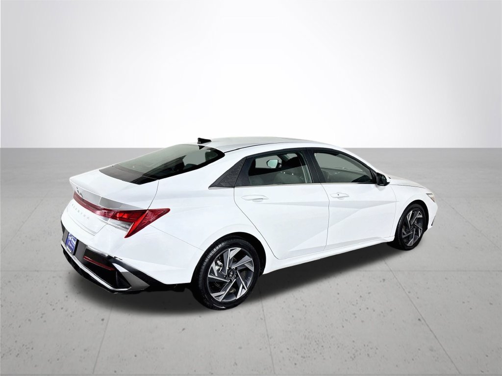 Used 2025 Hyundai Elantra SEL FWD image 6