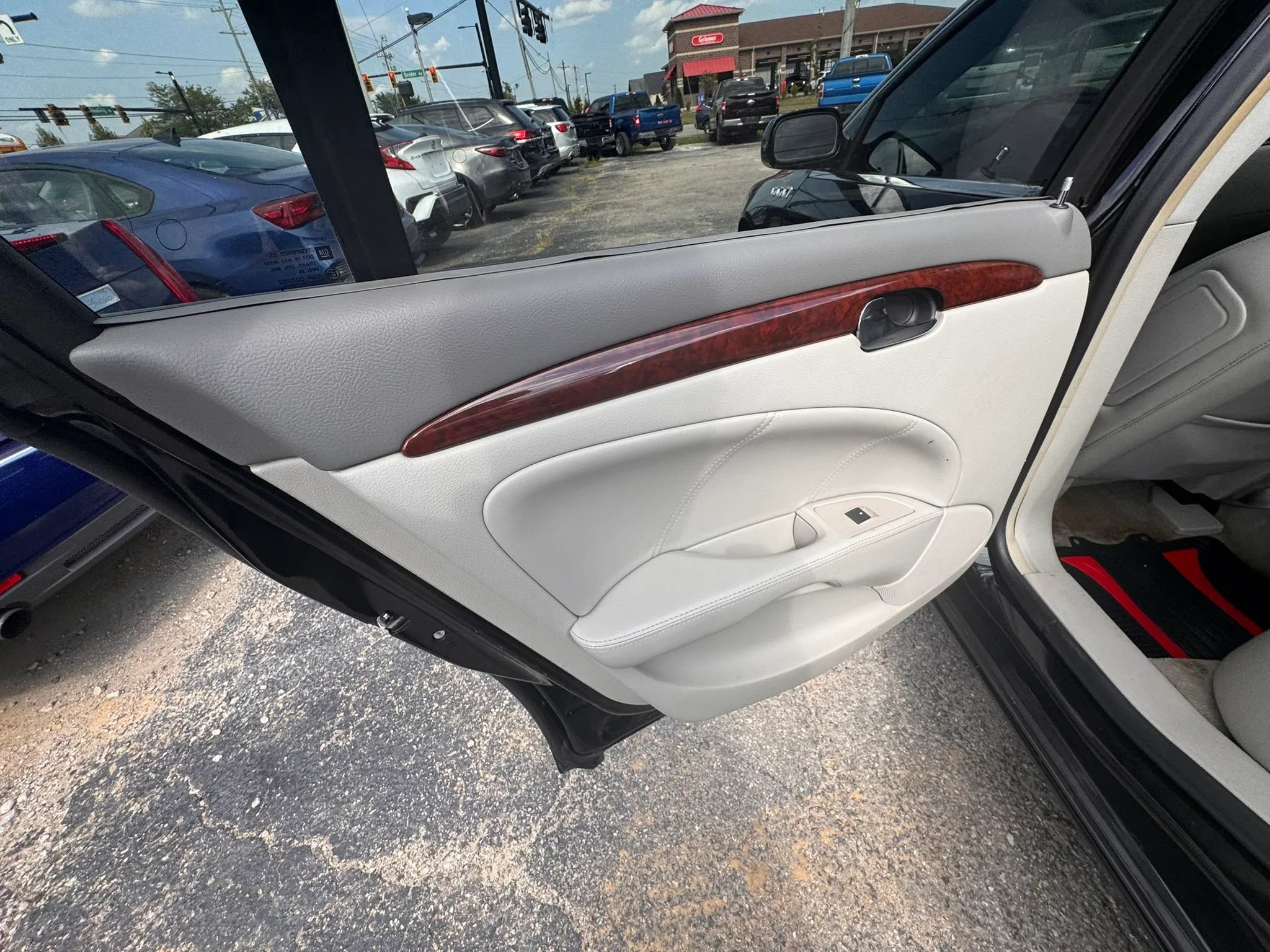 Used 2009 Buick Lucerne CXL FWD image 18