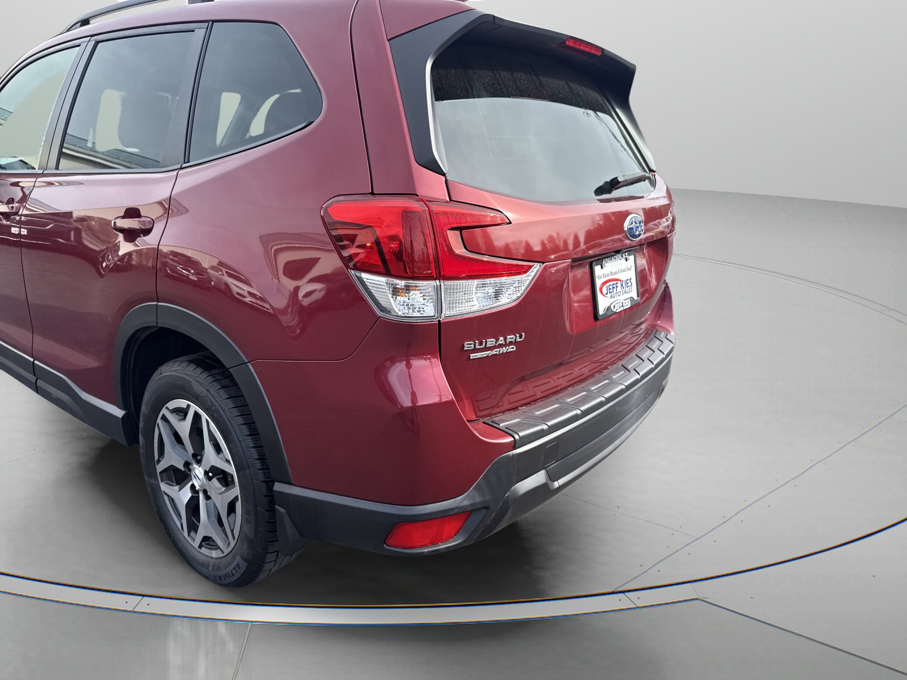 Used 2020 Subaru Forester Premium AWD/4WD image 8