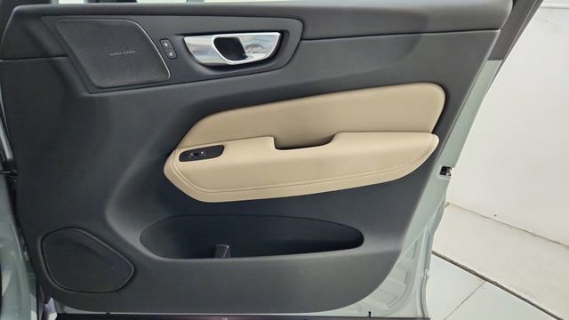 New 2026 Volvo XC60 B5 Plus w/ Climate Package PRO AWD/4WD image 38