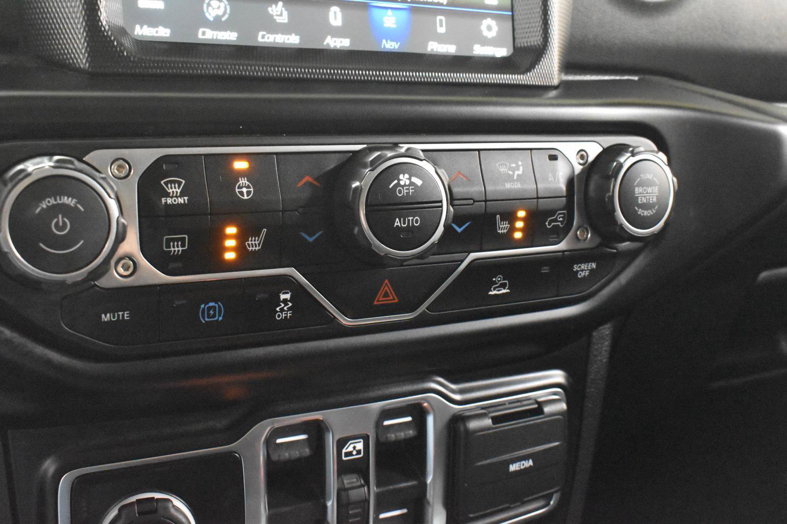 Used 2022 Jeep Wrangler Unlimited Sahara w/ Cold Weather Group image 18