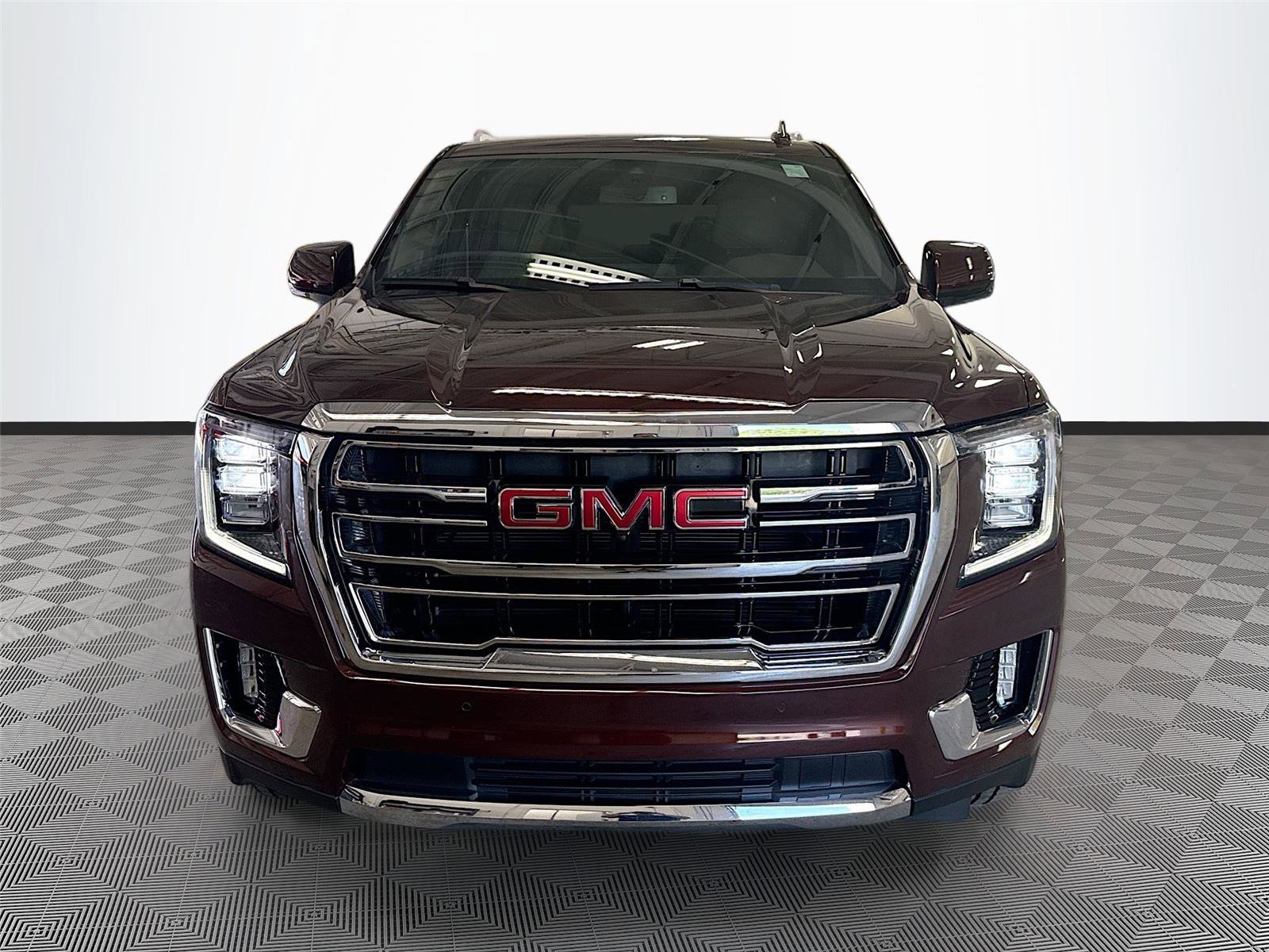 Used 2022 GMC Yukon SLT w/ SLT Luxury Package AWD/4WD image 2