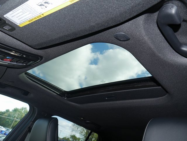 New 2025 Jeep Grand Cherokee Altitude image 3