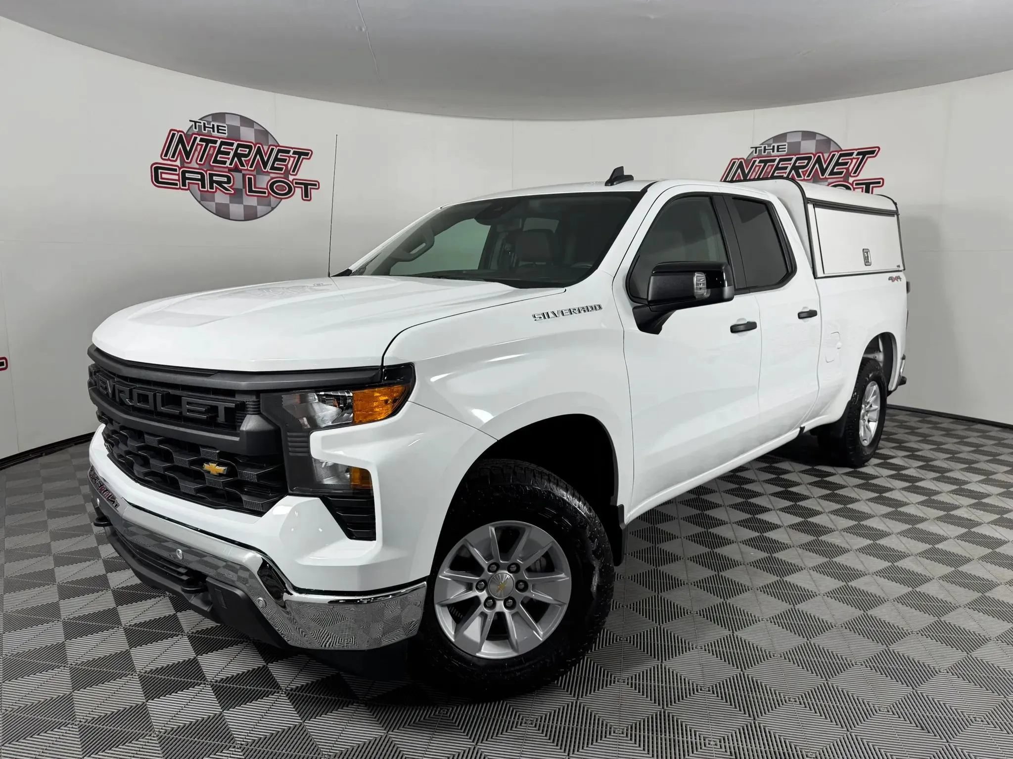 Used 2025 Chevrolet Silverado 1500 W/T w/ WT Safety Package AWD/4WD image 1