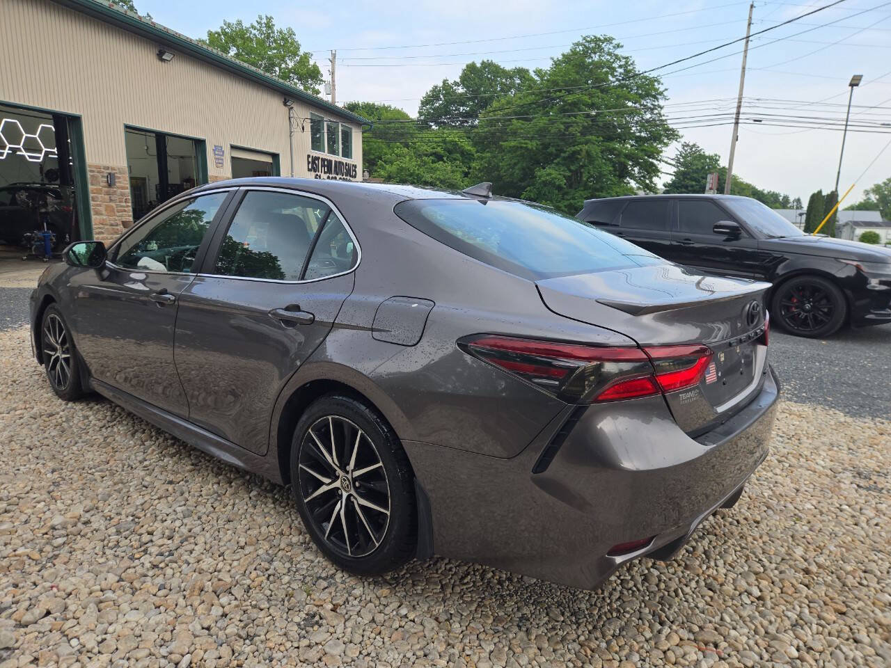 Used 2022 Toyota Camry SE FWD image 4