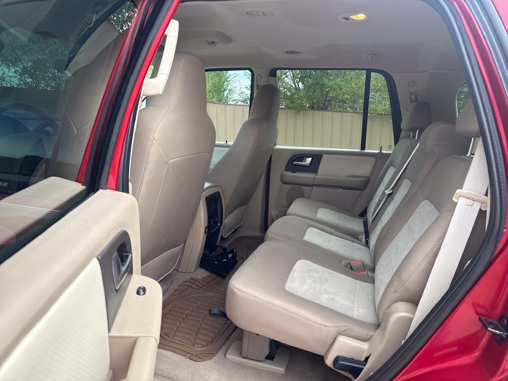 Used 2004 Ford Expedition XLT AWD/4WD image 19