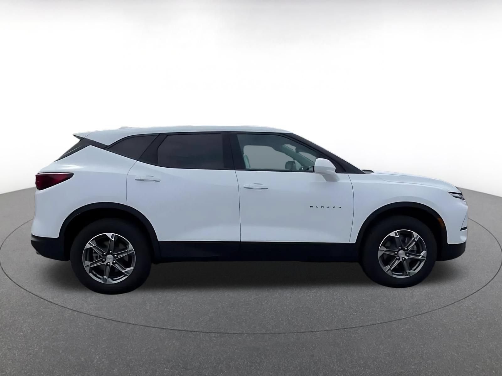 Used 2025 Chevrolet Blazer LT FWD image 16